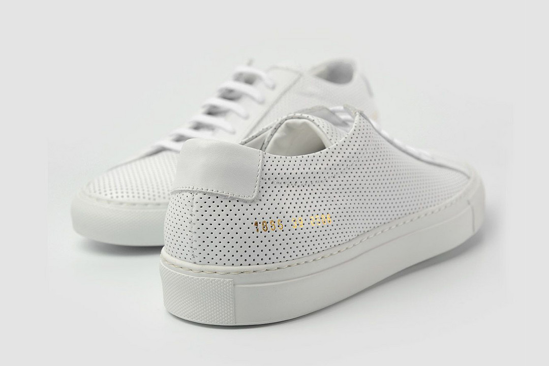 全鞋面冲孔透气：COMMON PROJECTS 推出 Achilles Low Perforated White 全白配色运动鞋