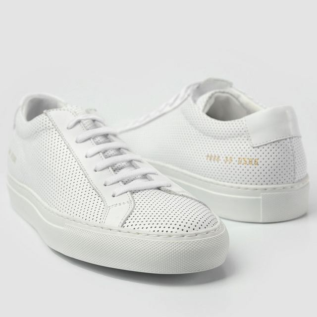 全鞋面冲孔透气：COMMON PROJECTS 推出 Achilles Low Perforated White 全白配色运动鞋 