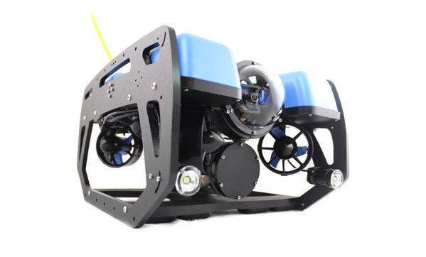 “水下无人机”：Blue Robotics 推出 BlueROV2 遥控潜水器