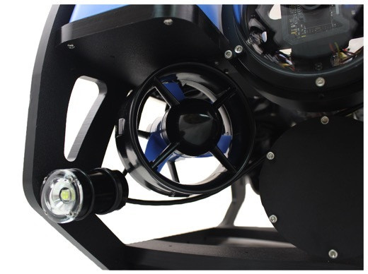 “水下无人机”：Blue Robotics 推出 BlueROV2 遥控潜水器