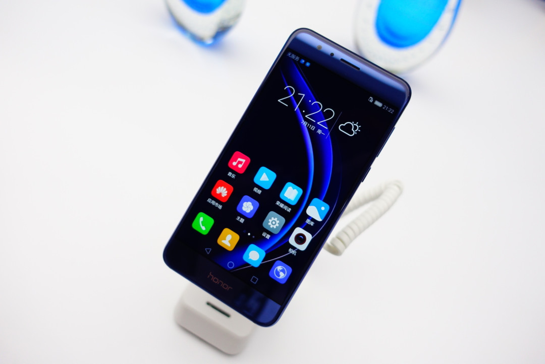 双面2.5D玻璃+3D极光光刻技术:HUAWEI 华为 发布 荣耀8 智能手机