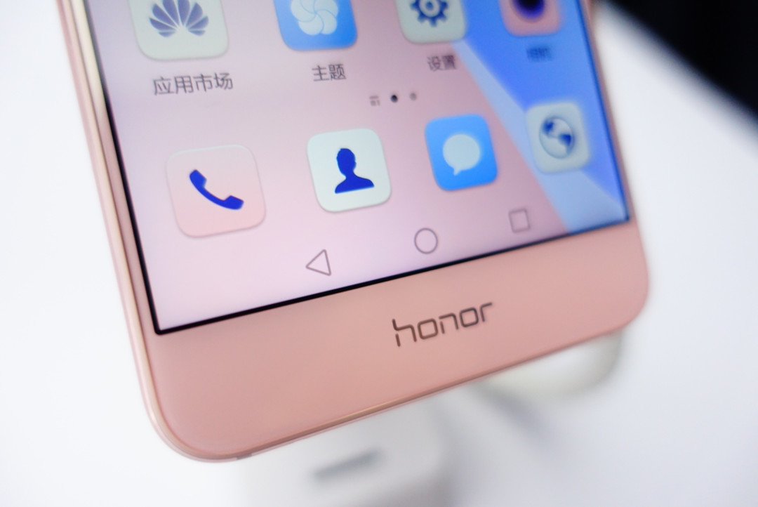 双面2.5D玻璃+3D极光光刻技术:HUAWEI 华为 发布 荣耀8 智能手机