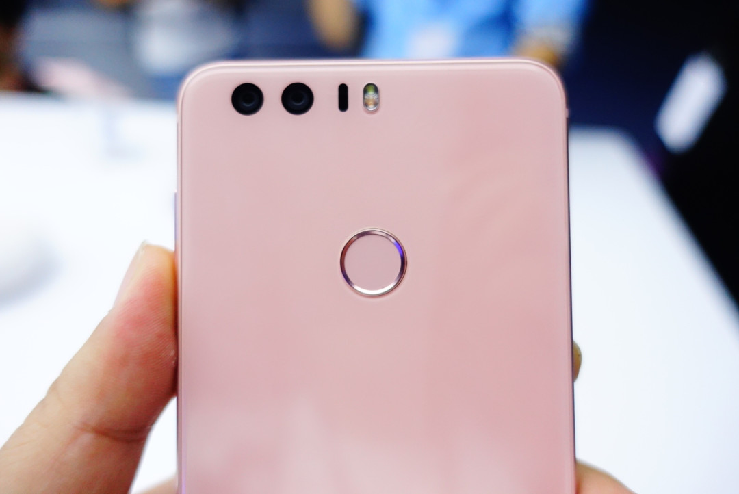 双面2.5D玻璃+3D极光光刻技术:HUAWEI 华为 发布 荣耀8 智能手机