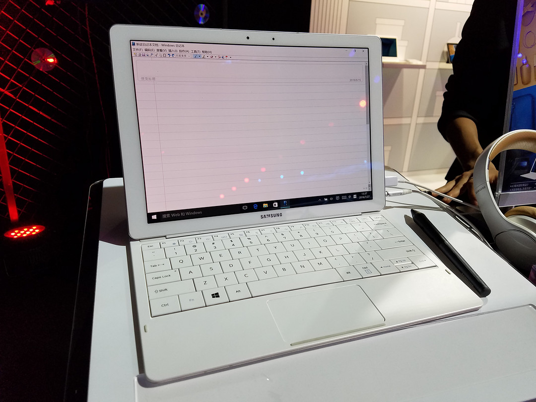 不只有Android：SAMSUNG 三星 联合京东 国内发布 Galaxy TabPro S 二合一Win10平板电脑