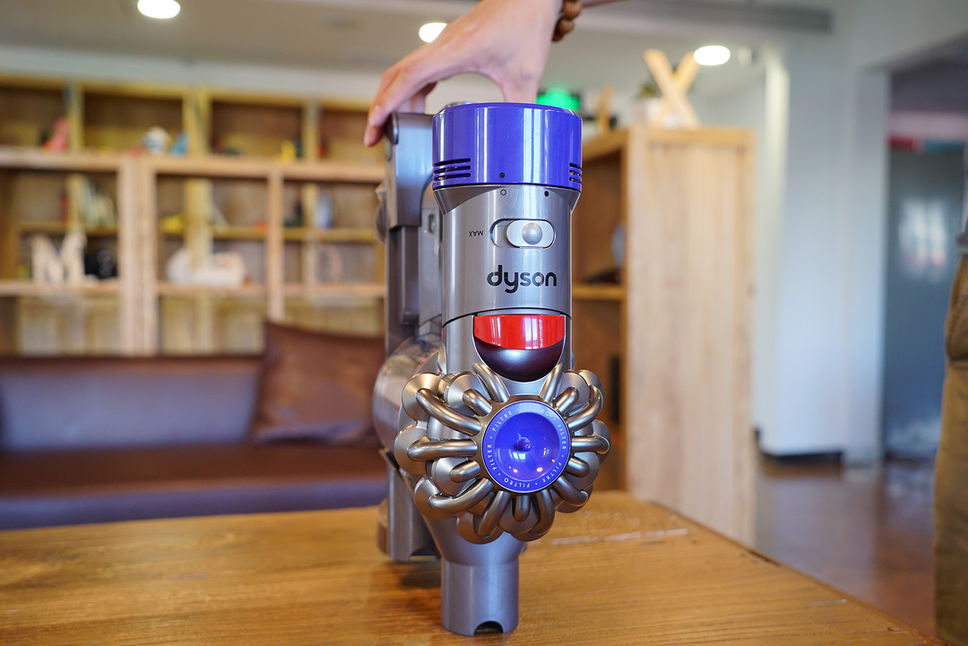 《到站秀》第70弹：dyson 戴森 V8 Absolute 无绳吸尘器