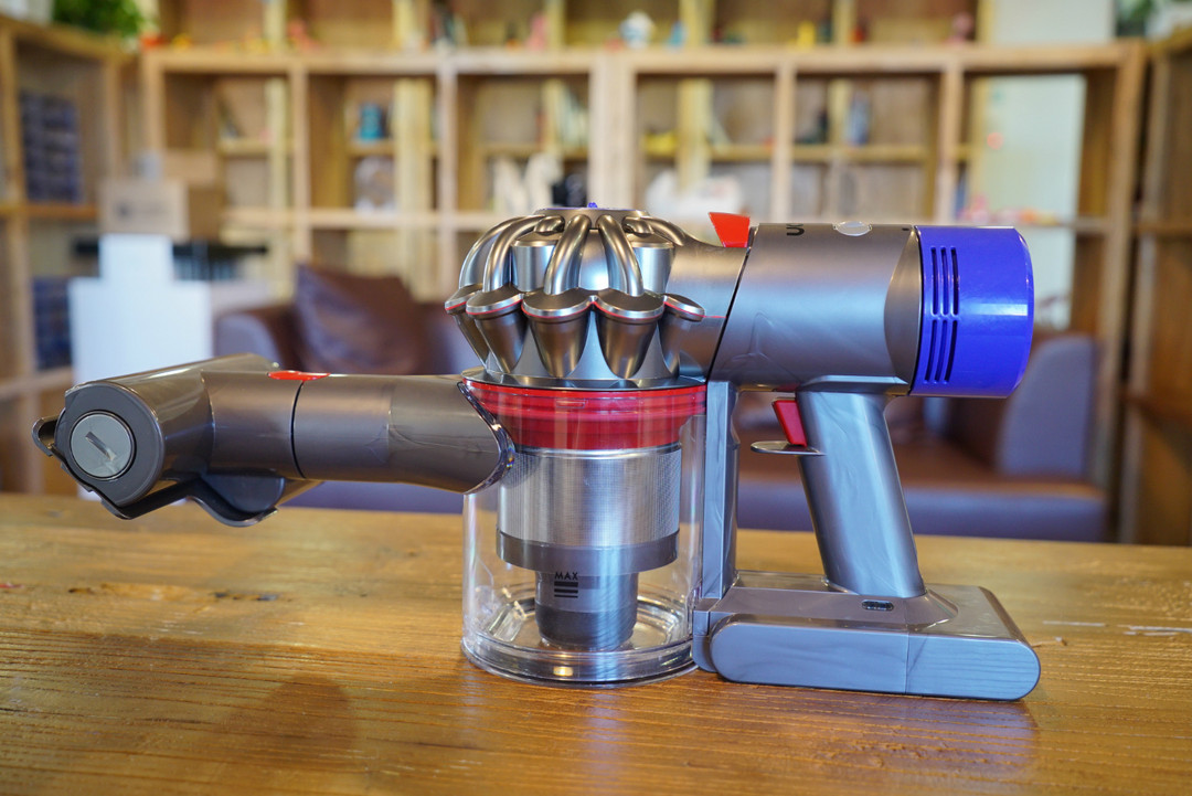 《到站秀》第70彈:dyson 戴森 v8 absolute 無繩吸塵器