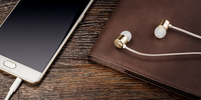 采用聚芳酯振膜：OnePlus 一加 发布 一加银耳2 入耳式耳机