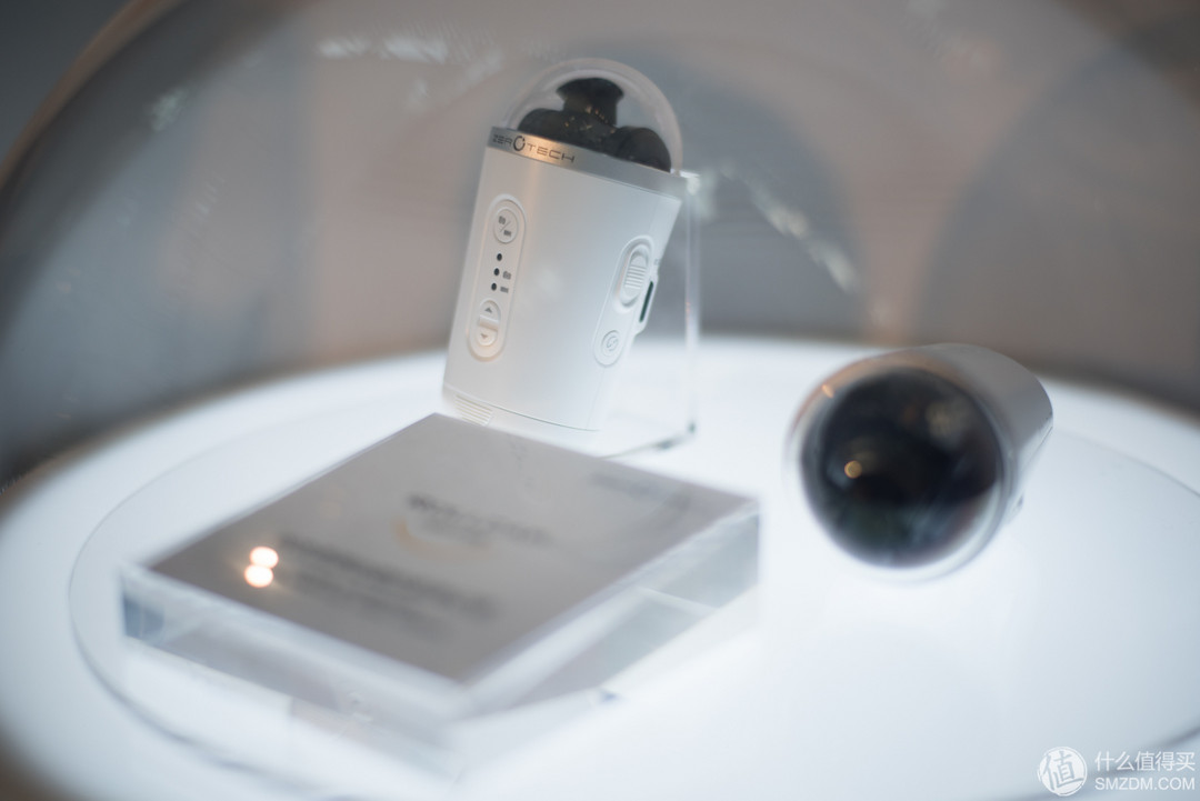 带机械增稳的运动相机：ZEROTECH 零度智控 发布 ROLLCAP 口袋云台相机