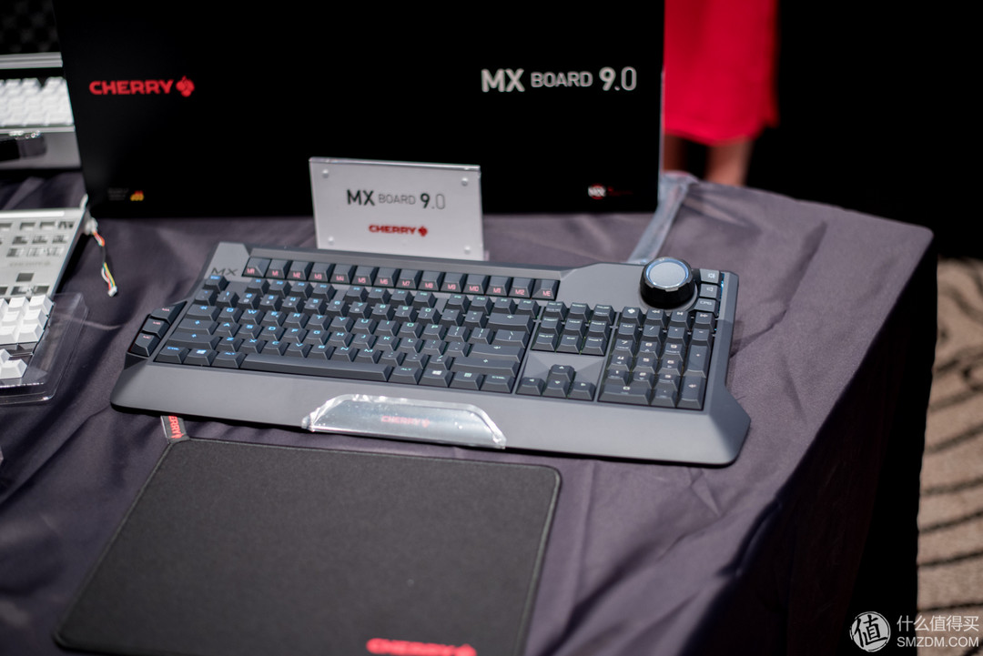 原厂也可以时尚酷炫：CHERRY 樱桃 发布 MX BOARD 9.0 与 MX BOARD 8.0 机械键盘