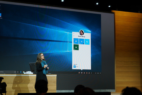 引领PC的复苏：Microsoft 微软 2016 Windows 10 Event 发布会