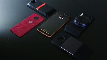 Moto Z with 摩电 and 摩范 