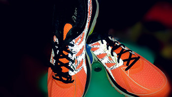 一双闪瞎眼的跑鞋：ASICS 亚瑟士 Gel Cumulus 17 Lite-Show