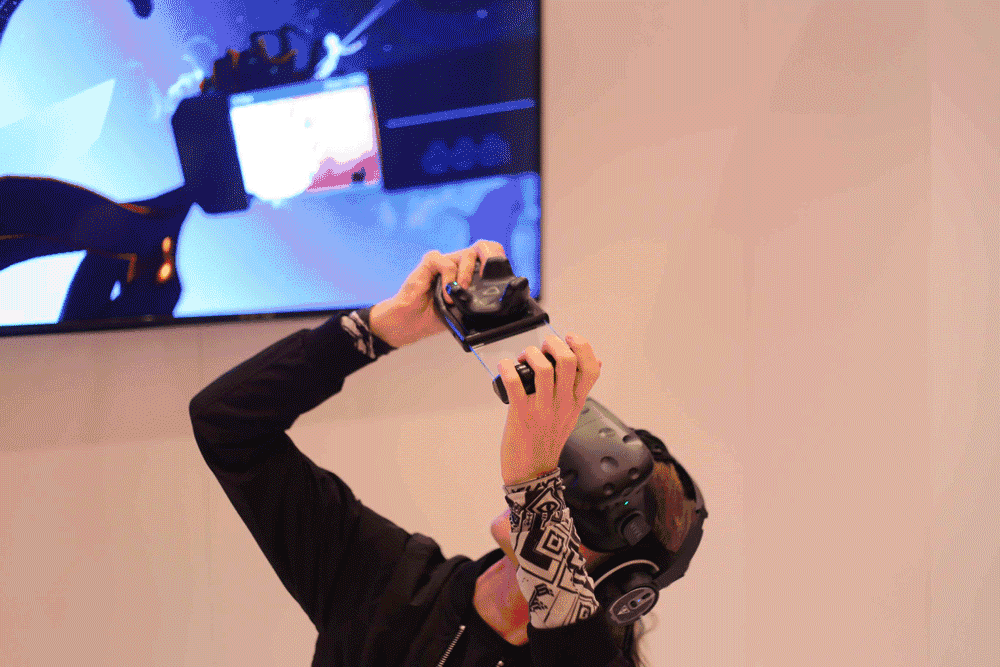 “VR半月谈”第4期：谷歌微软推广VR平台不遗余力，HTC Vive外设闪耀CES
