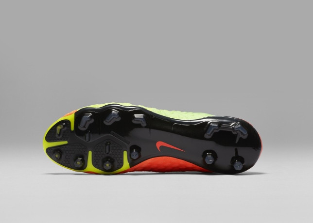 为切入和射门而生：NIKE 耐克 即将推出 Hypervenom 3 毒锋第三代 足球鞋