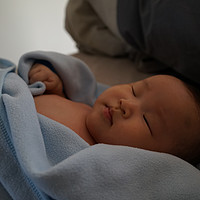新手父母上路 篇一：#原创新人# 新生儿睡眠习惯养成/哄睡经验