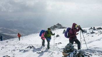 户外亲子自驾露营 篇七：冬季登山穿什么：浅谈户外登山装备的选择