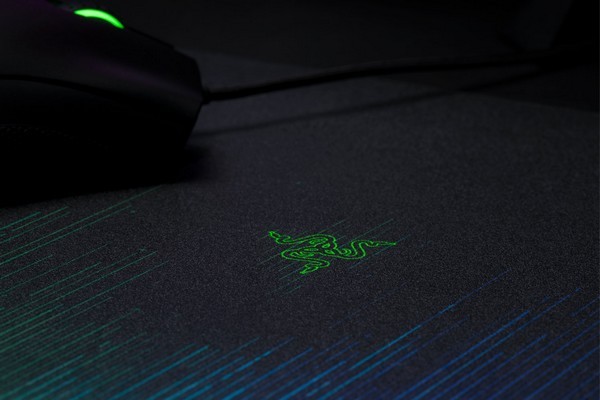 我看到了假的RGB：RAZER 雷蛇 推出 Sphex v2 “掘土黄蜂”鼠标垫