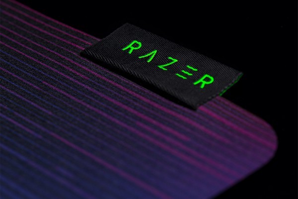 我看到了假的RGB：RAZER 雷蛇 推出 Sphex v2 “掘土黄蜂”鼠标垫