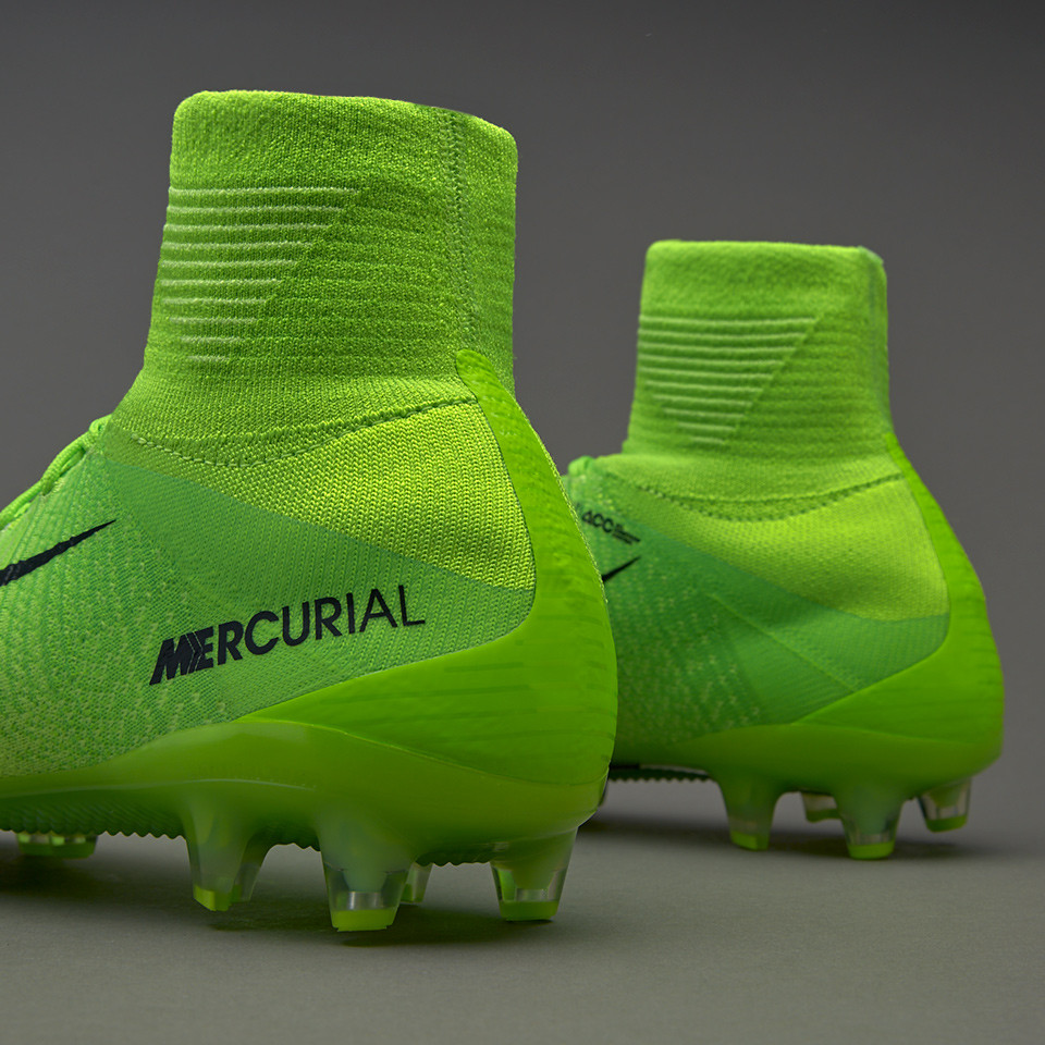 三尺青蛇：NIKE 耐克 推出全新配色款 Mercurial Superfly V AG-Pro 足球鞋