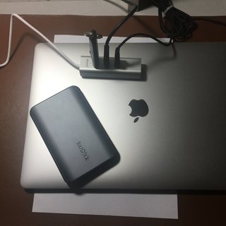#本站首晒# 新MacBook Pro的大小配件——SanDisk 闪迪 至尊极速900移动固态硬盘+Anker usb3.1 hub