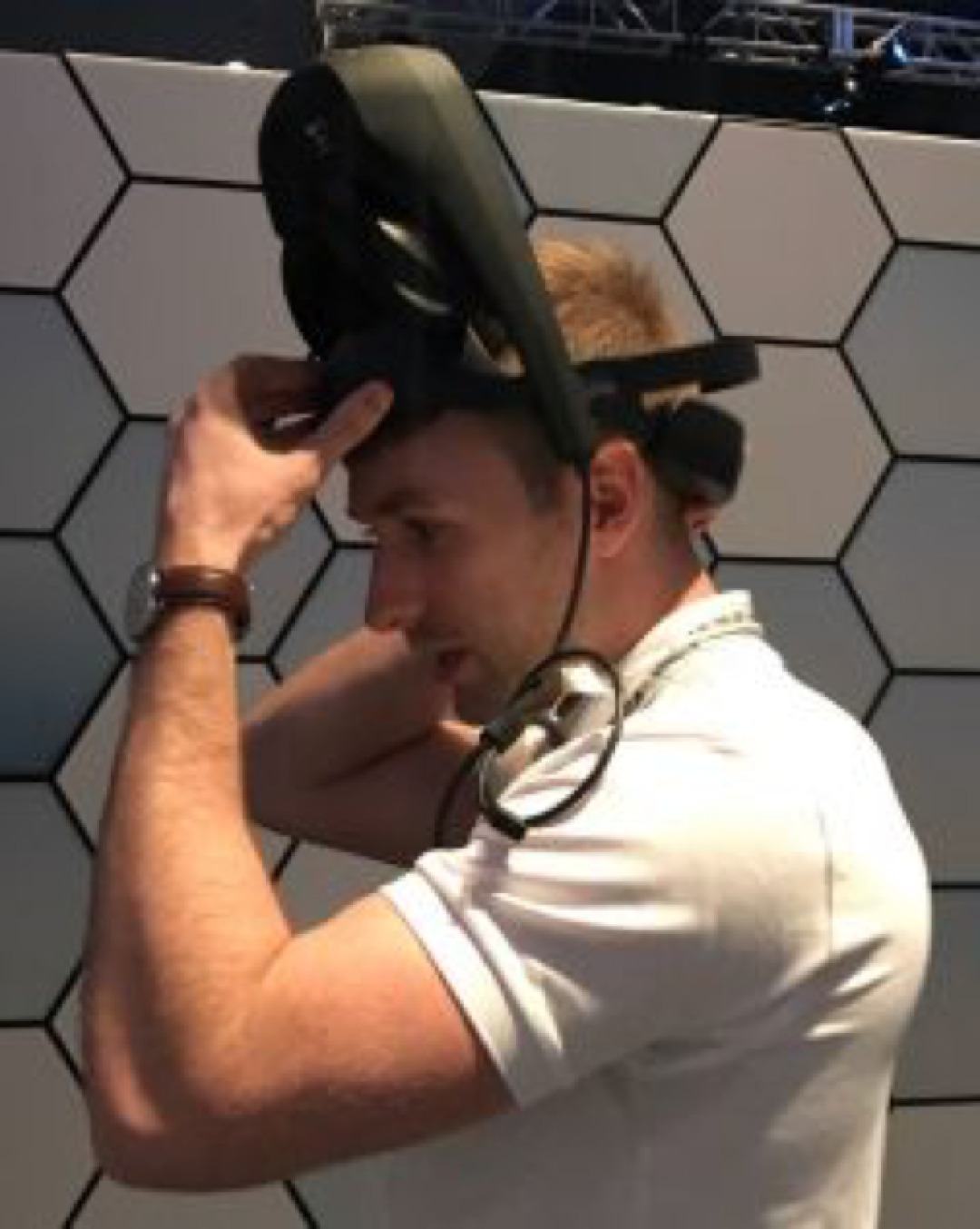PC VR新玩家:LG 展示 基于SteamVR的头显设备