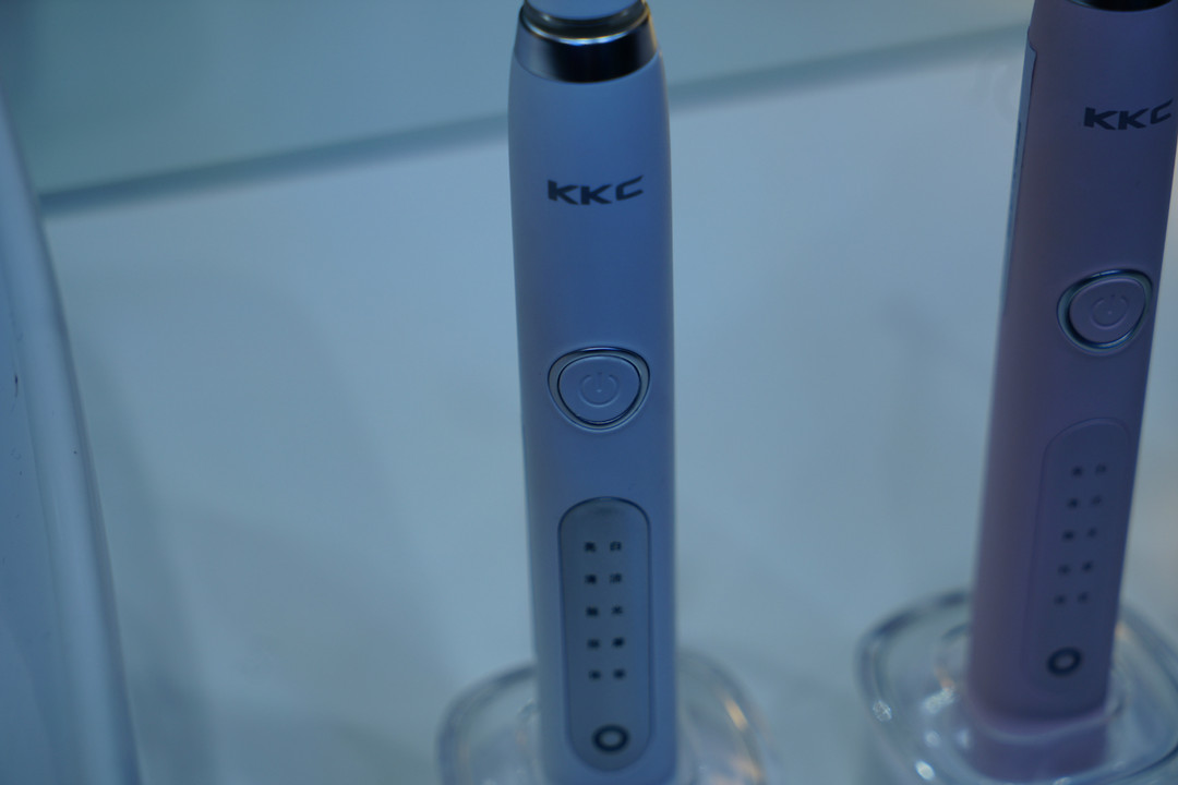 双磁悬浮声波震动电机技术：Haier 海尔 推出 KKC KJ 和 KM Safety系列 声波电动牙刷