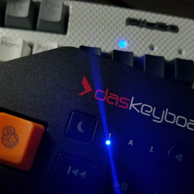 机械键盘的对抗：青轴之王 Das keyboard 4 专业版（青轴） vs 退烧之神 Filco 格纹白（茶轴）