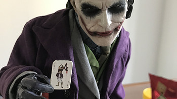 我爱SideShow系列 篇三：Sideshow 300251 1:4 Joker 诺兰版小丑（希斯莱杰）