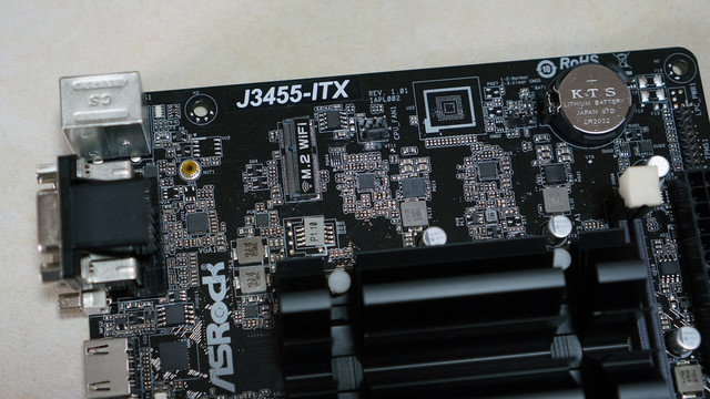 给流浪的硬盘安个家:华擎j3455主板diy nas 篇一:硬件选购及装机