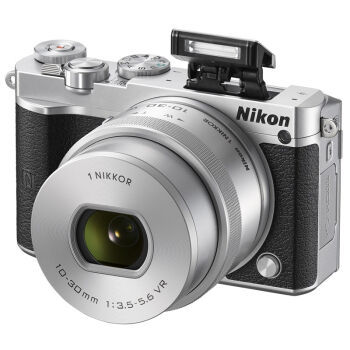 十五的月亮十六圆：Nikon 尼康 微单J5 + 10-100mm镜头 “打月亮”