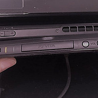SONY 索尼 PlayStation V 末代掌机 和 新生代 Nintendo 任天堂 SWITCH 游戏机