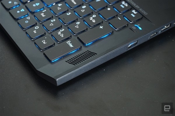 有趣的触摸板设计：acer 宏碁 发布 Predator Triton 700 和 Helios 300 电竞笔记本