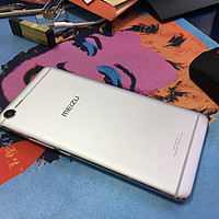魅族 魅蓝E2 全网通智能手机配置介绍(屏幕分辨率|前置摄像头|系统|电池容量|机身尺寸)