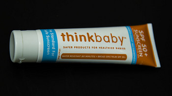 告别裸晒，宝宝的第一支防晒霜！——EWG评级最高的thinkbaby防晒霜开箱测评