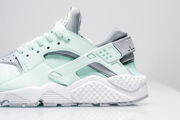 来自北极的创意：NIKE 耐克 发售 AIR HUARACHE RUN “IGLOO” 全新夏日配色运动鞋