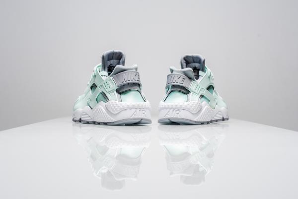 来自北极的创意：NIKE 耐克 发售 AIR HUARACHE RUN “IGLOO” 全新夏日配色运动鞋