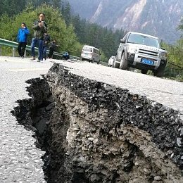 出行提示：四川阿坝州九寨沟县发生7.0级地震