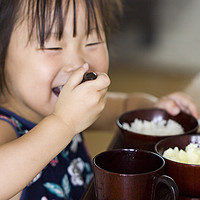 宝宝一人食餐具进化史：宝宝好好吃饭养成记（附好次的炖蛋小妙招）