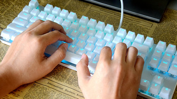 电脑外设 篇八十二：#原创新人#入手个便宜的机械键盘：RAPOO 雷柏 V500RGB 冰晶版 开箱简评