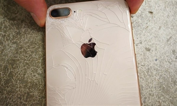 vivo & 华为正式发布全面屏手机！iPhone 8价格“破发”，后壳摔碎真修不起...