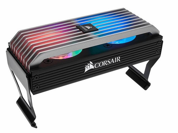 瞬间提升bigger：CORSAIR 美商海盗船 发布 Dominator Platinum Airflow RGB 幻彩内存散热器