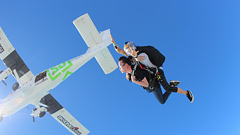 阿联酋旅游攻略 篇一：迪拜棕榈岛高空跳伞，看这一篇就够了 
