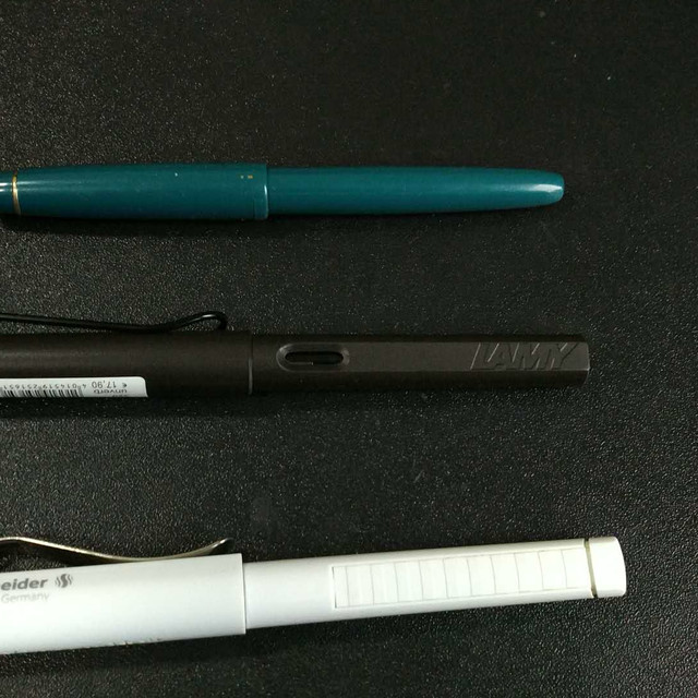 钢笔入坑笔测评-多方位对比测评凌美LAMY狩猎者Safari F尖、施耐德BASE F尖、百乐78G M尖