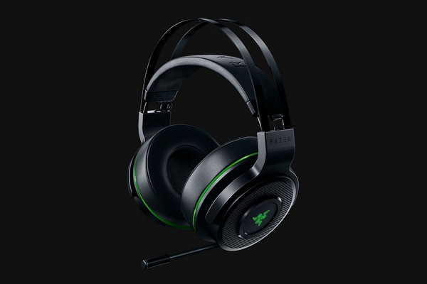 为Xbox/PS4电竞玩家而生：RAZER 雷蛇 发布 Thresher Ultimate“战戟鲨”终极版 无线7.1电竞耳麦