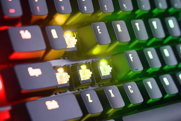 可插拔RGB光轴、防泼溅：GIGABYTE 技嘉 发布 AORUS K9"猎鹰"电竞机械键盘