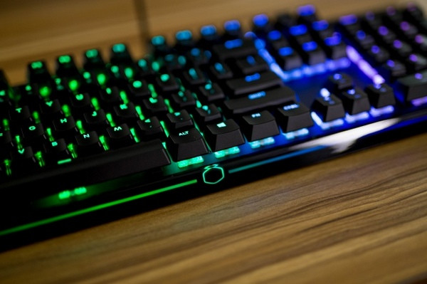 自带掌托、RGB幻彩：COOLERMASTER 酷冷至尊 发布 MasterKeys MK750 机械键盘