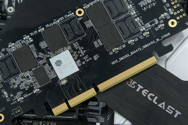 RGB幻彩灯效、2.8GB/s读取：Teclast 台电 发布 幻影 GP900 PCIE SSD 固态硬盘