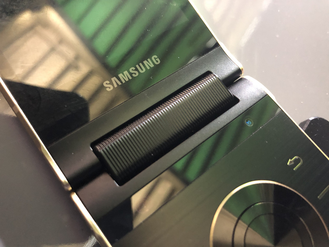 经典翻盖设计、Bixby加持：SAMSUNG 三星 发布 心系天下 W2018 双屏翻盖旗舰手机