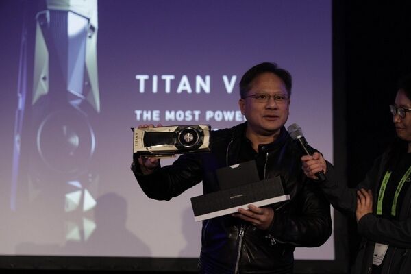 Volta架构、HBM2超级显存：NVIDIA 英伟达 发布 新一代“核弹” TITAN V 显卡