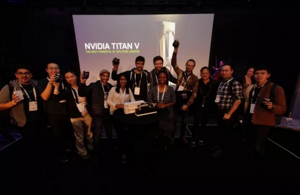 Volta架构、HBM2超级显存：NVIDIA 英伟达 发布 新一代“核弹” TITAN V 显卡